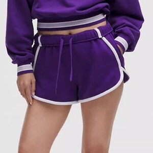 Lululemon Athletica Scuba MR Overzized Shorts 3” College Purple, Size Medium